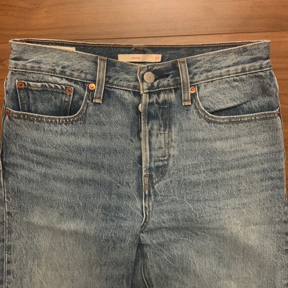 Levi’s Wedgie Size 27